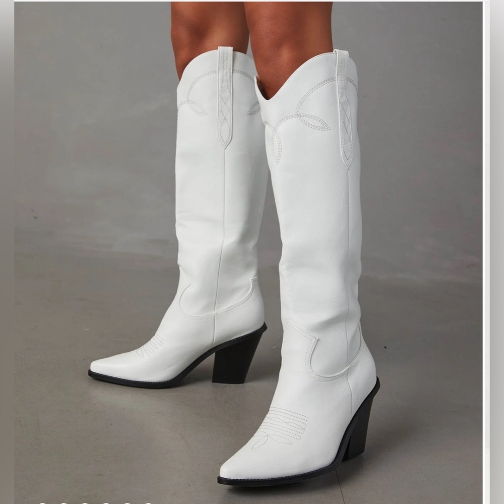 White cowboy boots size 9, great condition. Worn a couple times, smoke free home